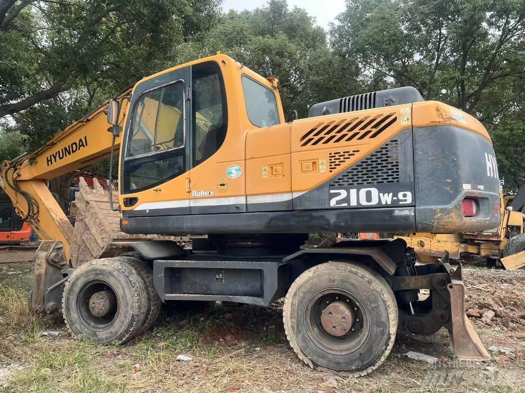 Hyundai R210W-9 حفارات بعجل