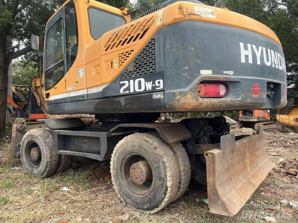 Hyundai R210W-9 حفارات بعجل