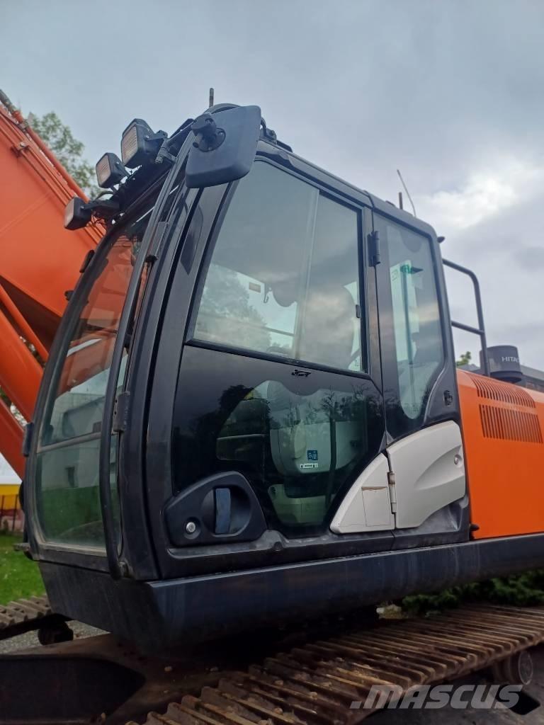 Hitachi ZX350 لوادر بعجل