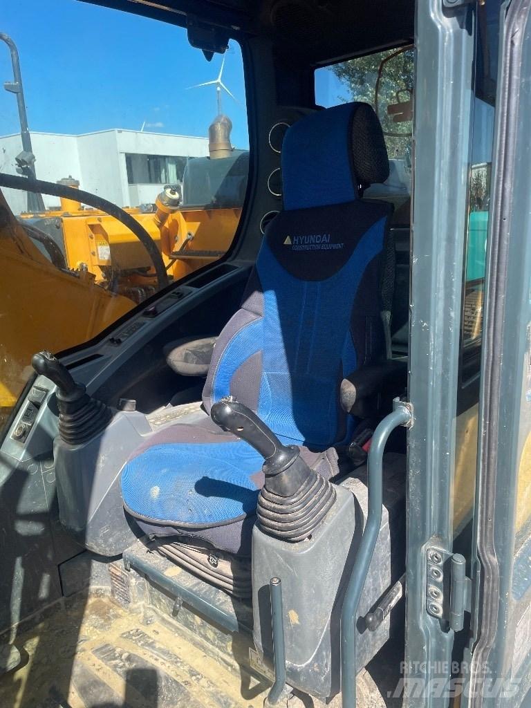 Hyundai HX 235 حفارات زحافة
