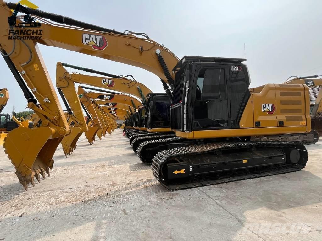 CAT 323 حفارات زحافة