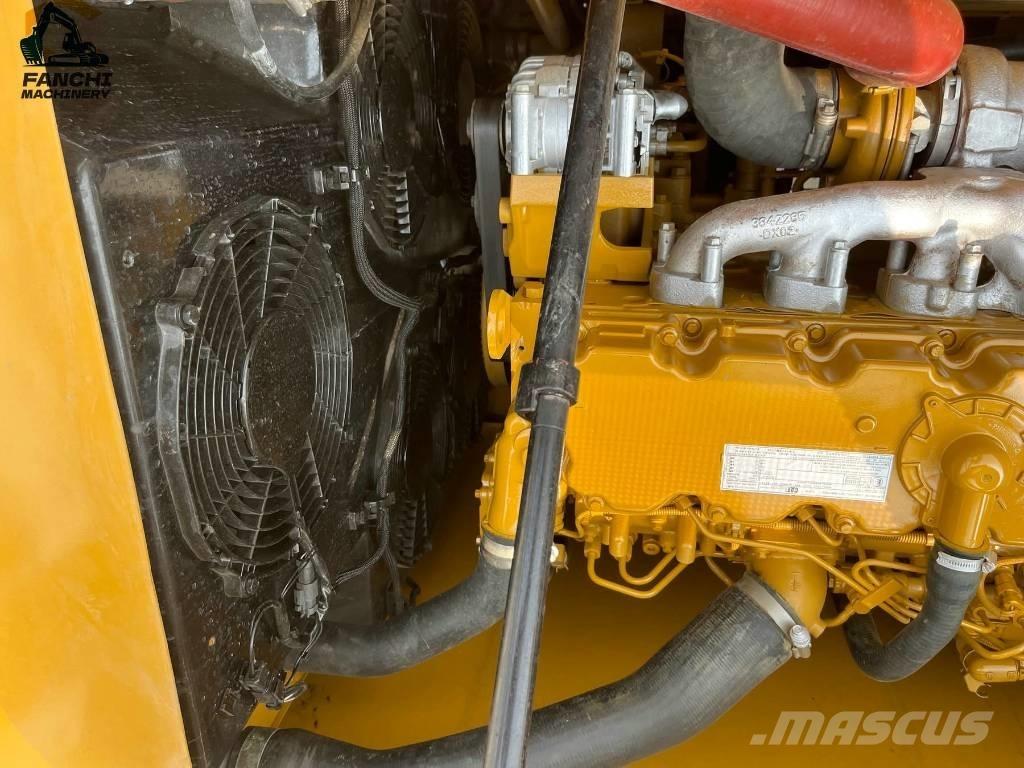 CAT 323 حفارات زحافة