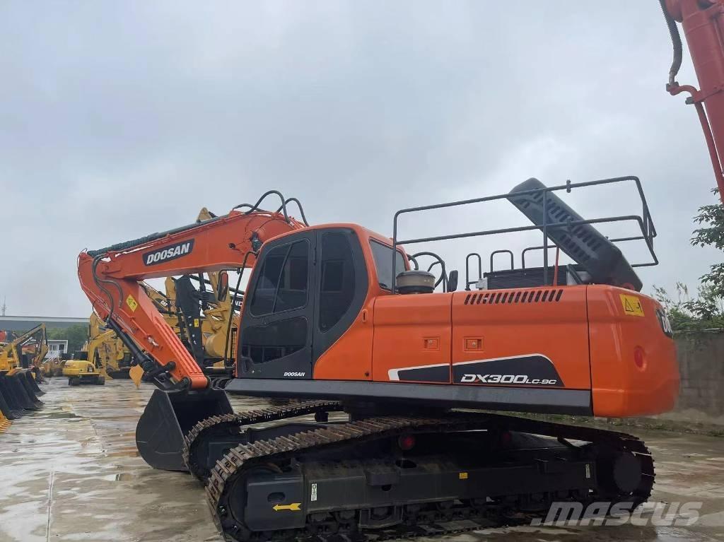 Doosan DX 300 LC حفارات زحافة