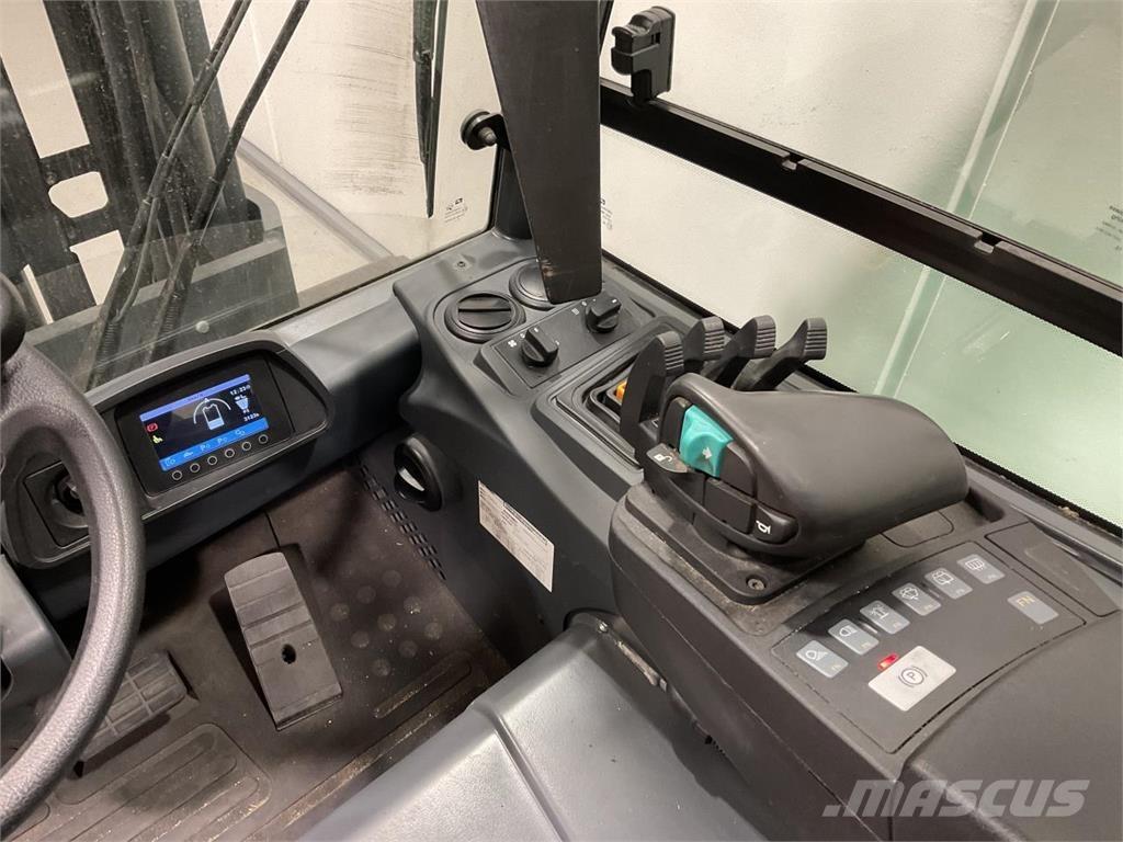 Mitsubishi FB40S-2 شاحنات ذات رافعات شوكية تعمل بالكهرباء