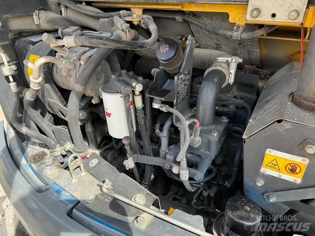 Komatsu PW 98 MR-8 حفارات بعجل