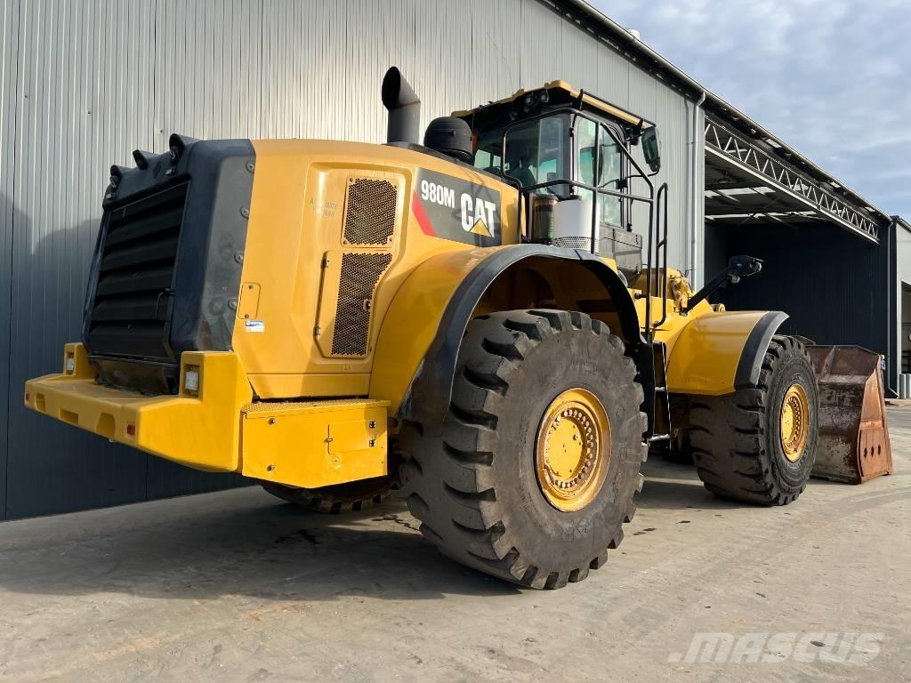 CAT 980M لوادر بعجل