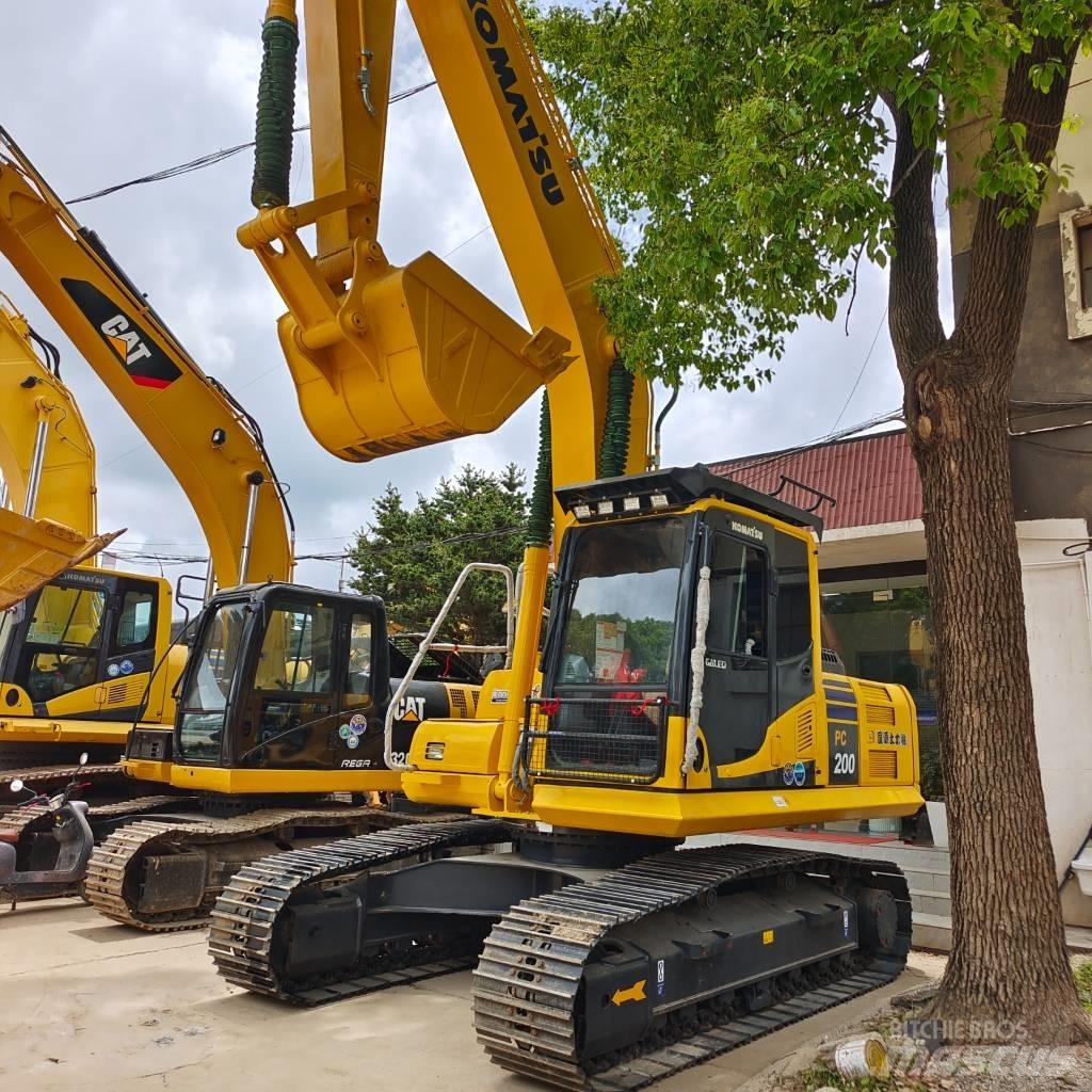 Komatsu PC 200 حفارات زحافة
