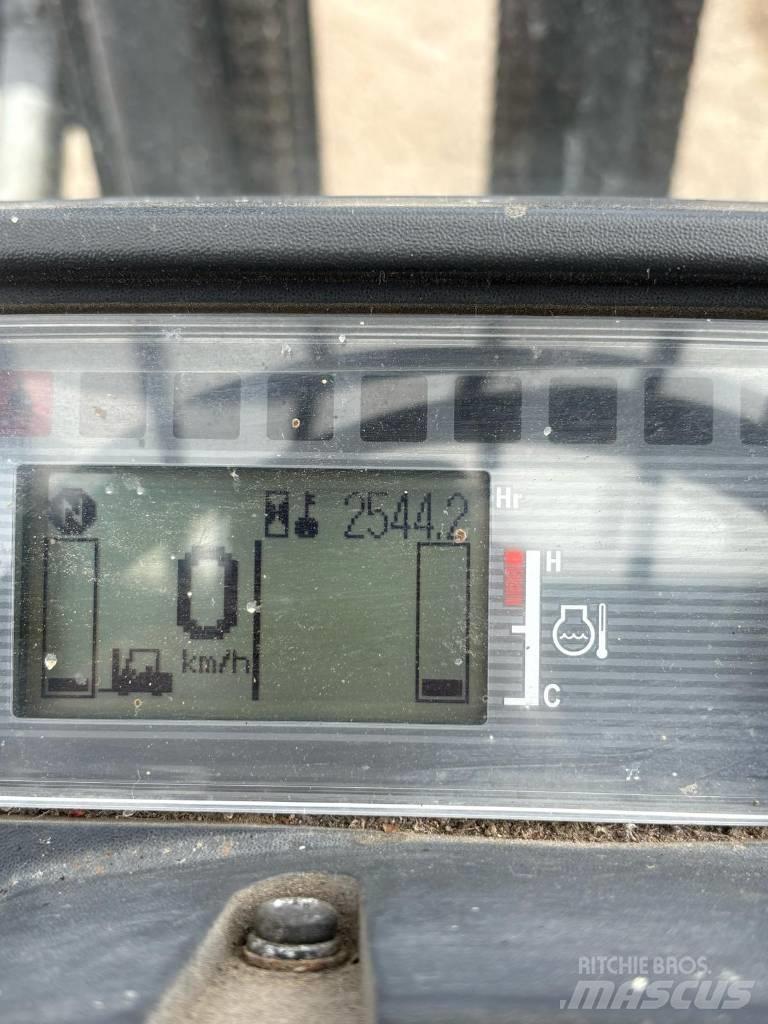 CAT DP 25 NT شاحنات الديزل
