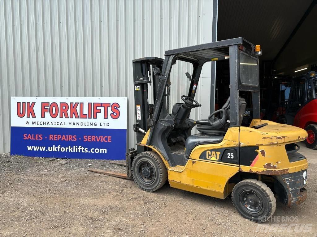 CAT DP 25 NT شاحنات الديزل