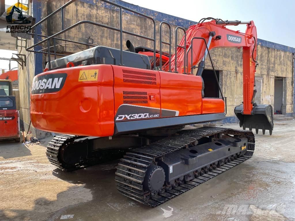 Doosan DX 300 LCA حفارات زحافة
