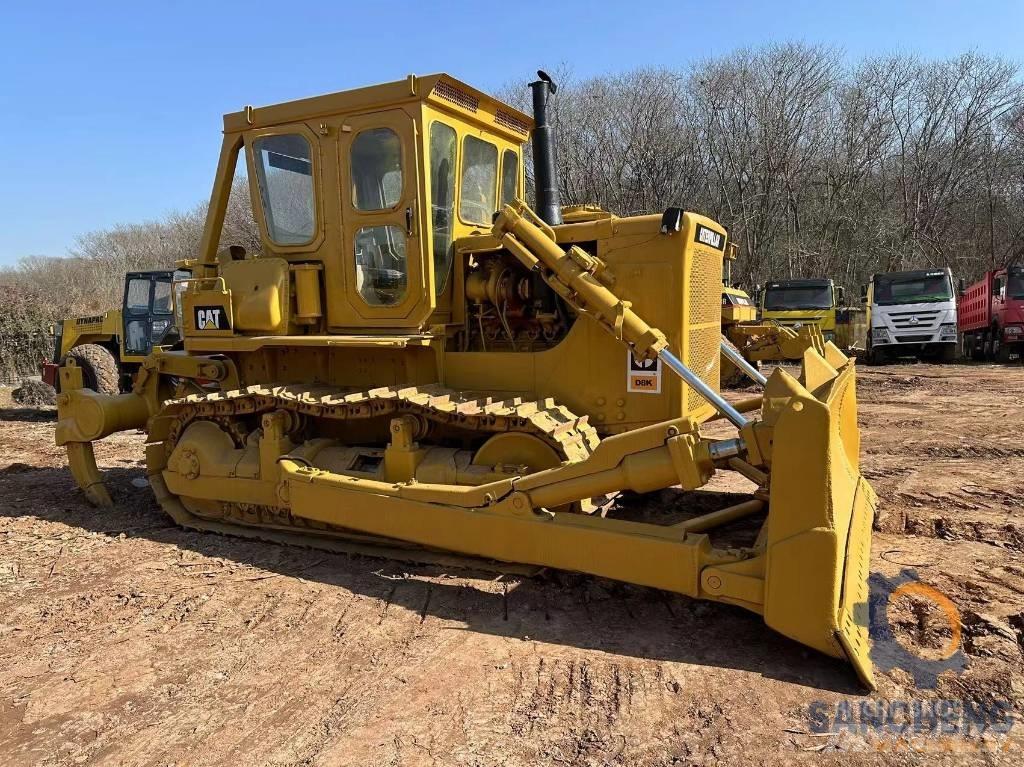 CAT D 8 K بلدوزرات مجنزرة