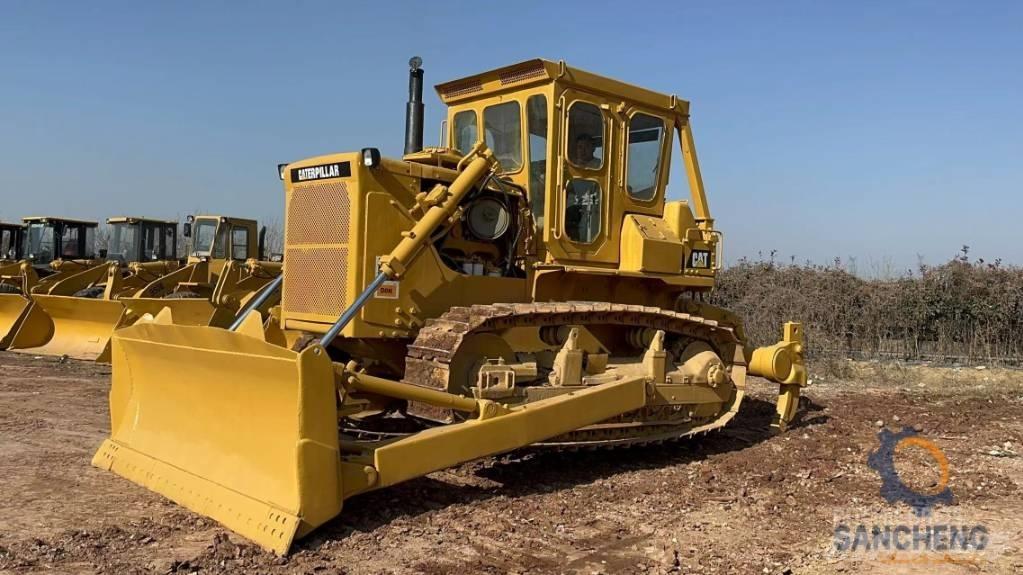 CAT D 8 K بلدوزرات مجنزرة
