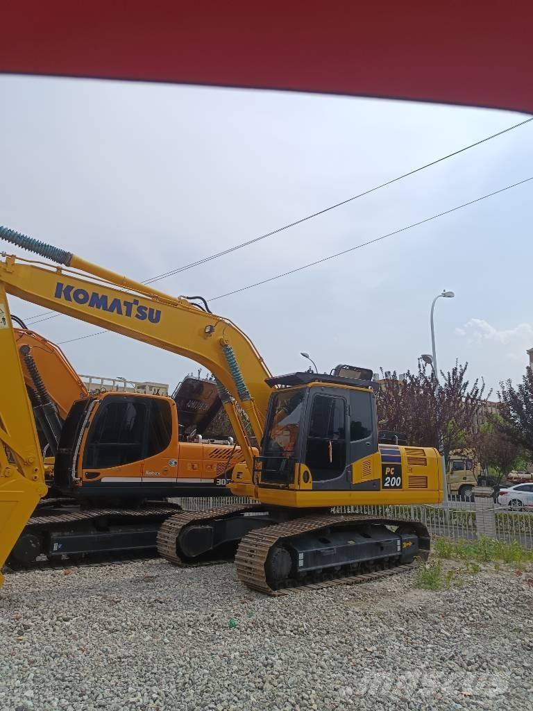 Komatsu PC 200 حفارات زحافة