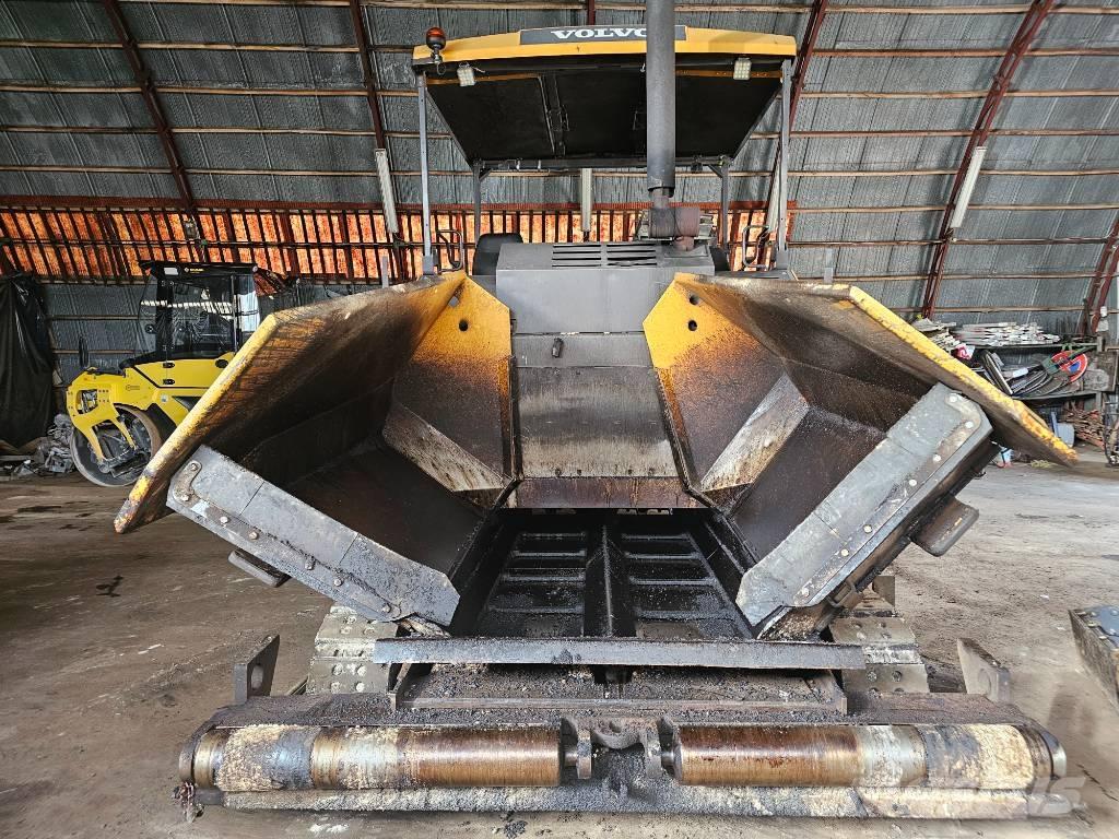 Volvo P6820C معدات السفلتة