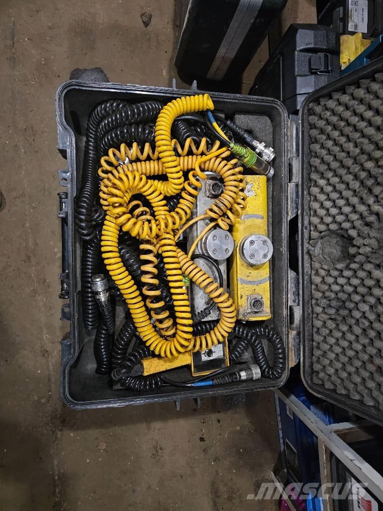 Volvo P6820C معدات السفلتة