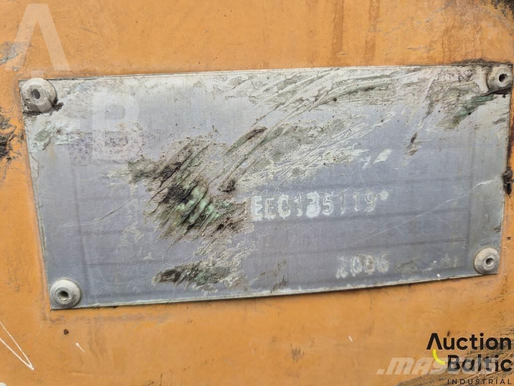 CASE 621 D لوادر بعجل