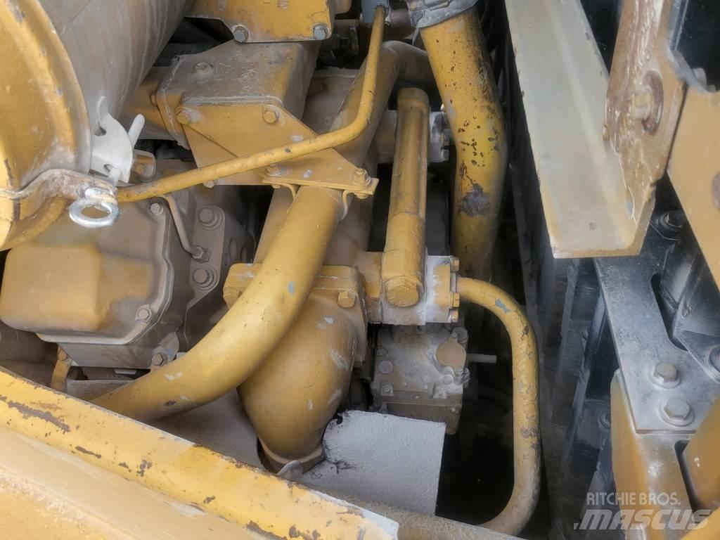 CAT D11N بلدوزرات مجنزرة