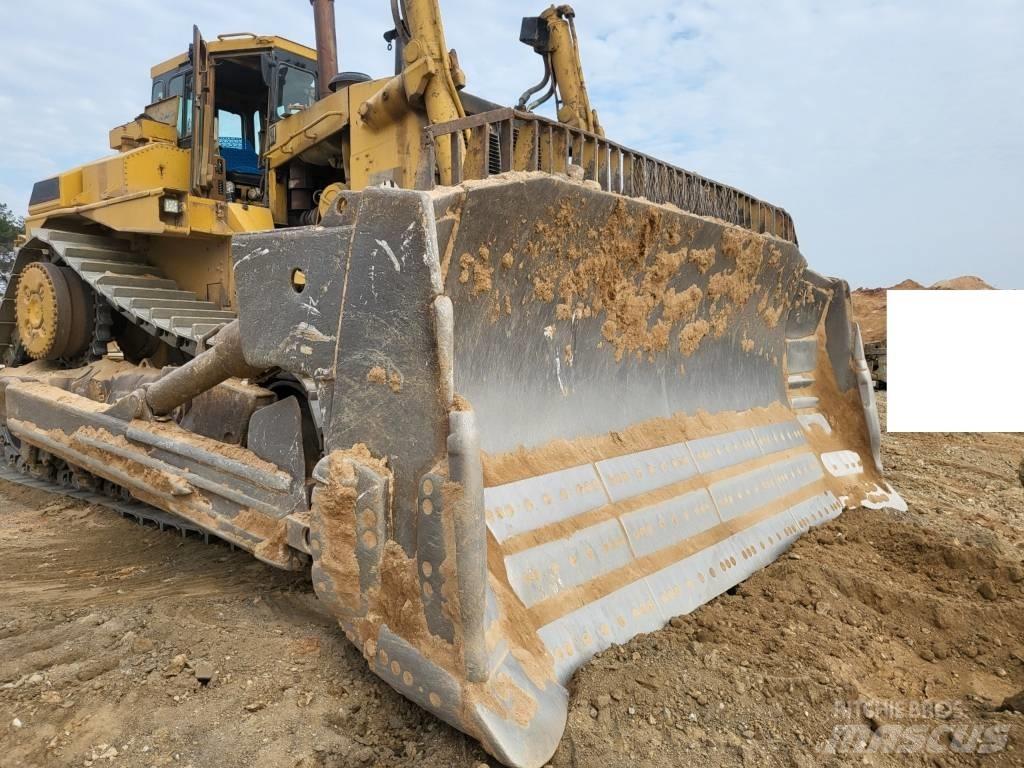 CAT D11N بلدوزرات مجنزرة