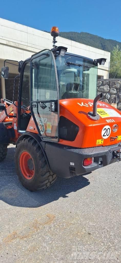 Kubota R 090 لوادر بعجل