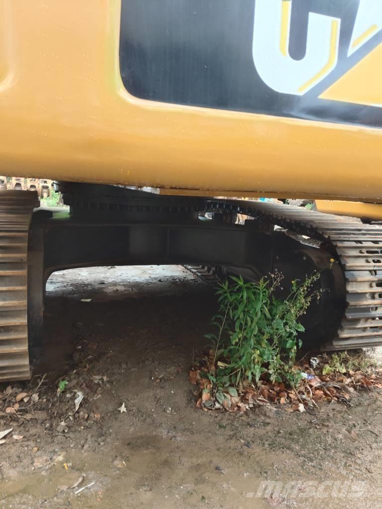 CAT 336 D2 حفارات زحافة