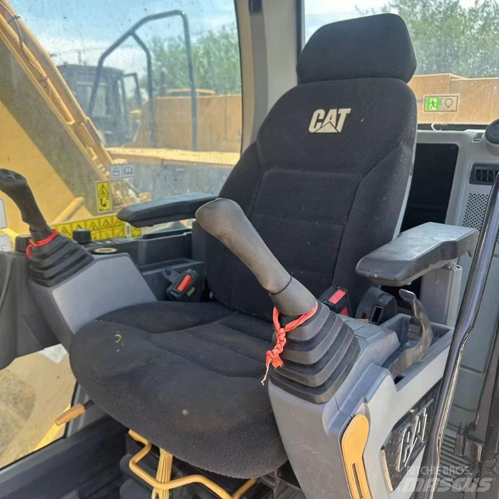CAT 330 حفارات زحافة