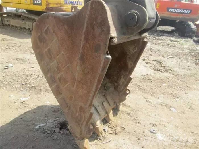 CAT 320 C حفارات زحافة