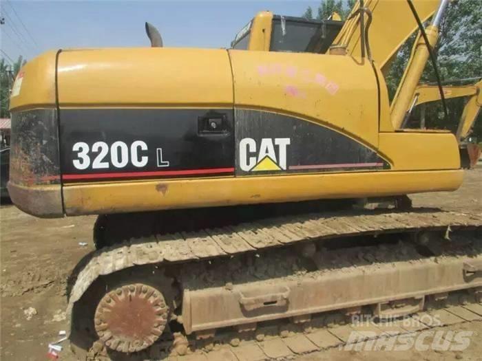 CAT 320 C حفارات زحافة