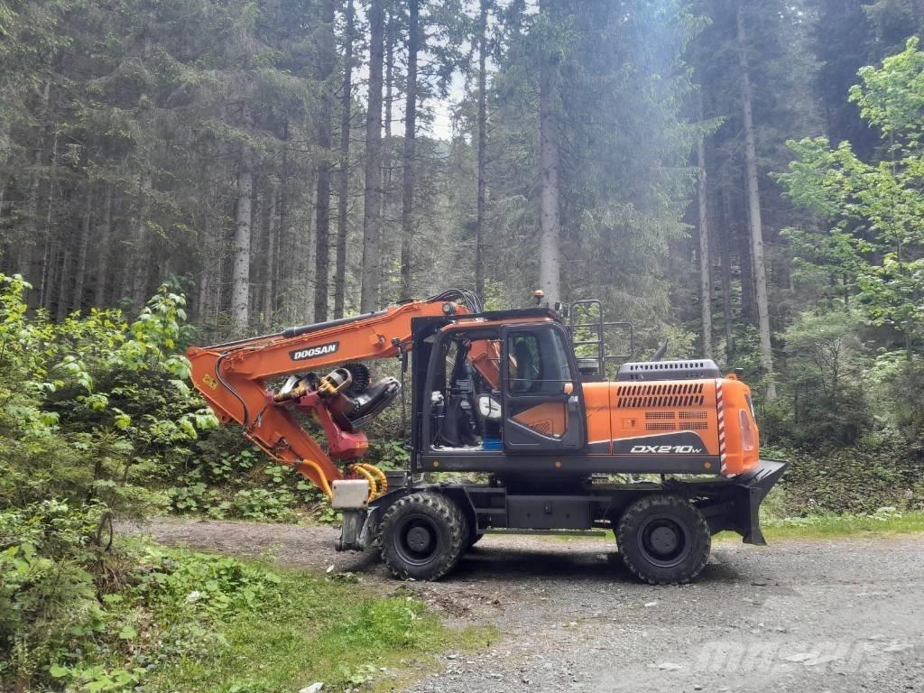 Doosan DX 210 W حفارات
