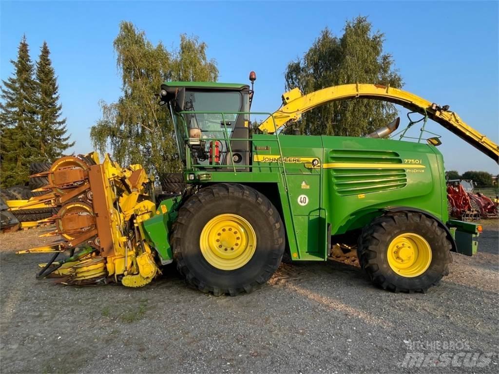 John Deere 7750 حصادات الأعلاف