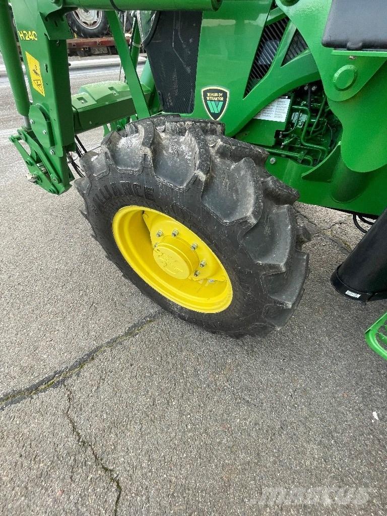 John Deere 5075 E الجرارات