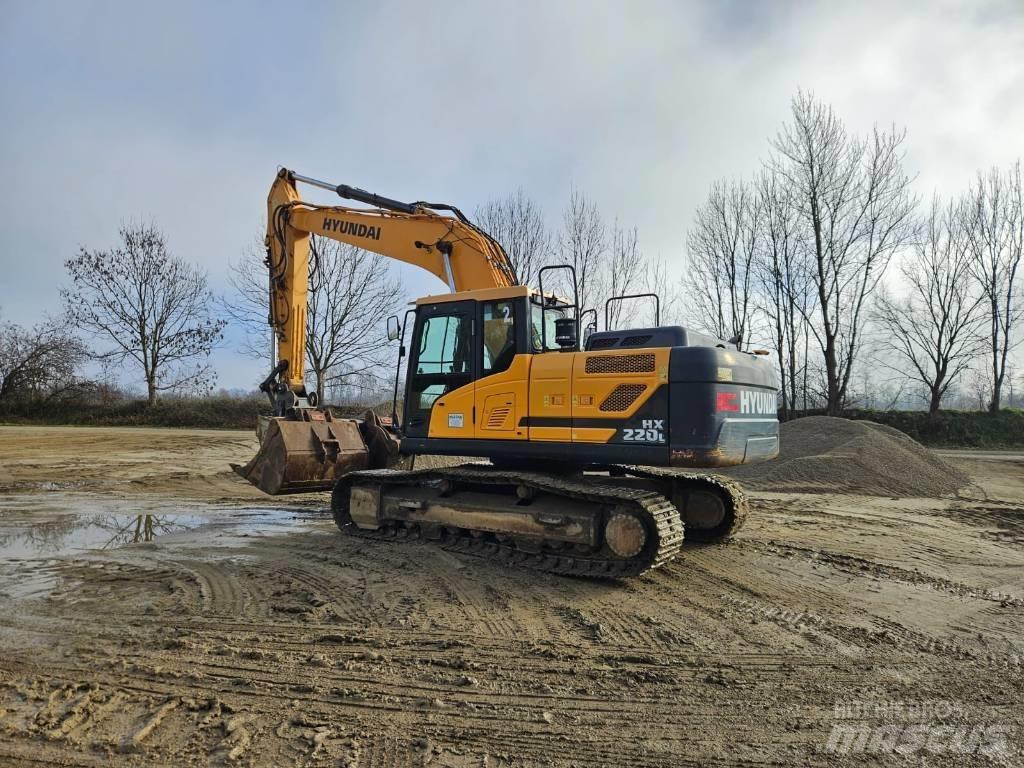 Hyundai HX 220 L حفارات زحافة