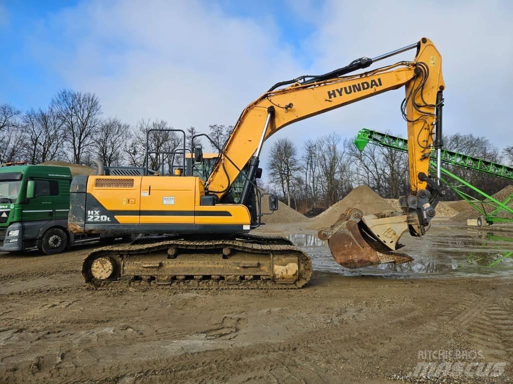 Hyundai HX 220 L حفارات زحافة