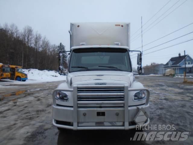 Freightliner M2 106 شاحنات ذات هيكل صندوقي