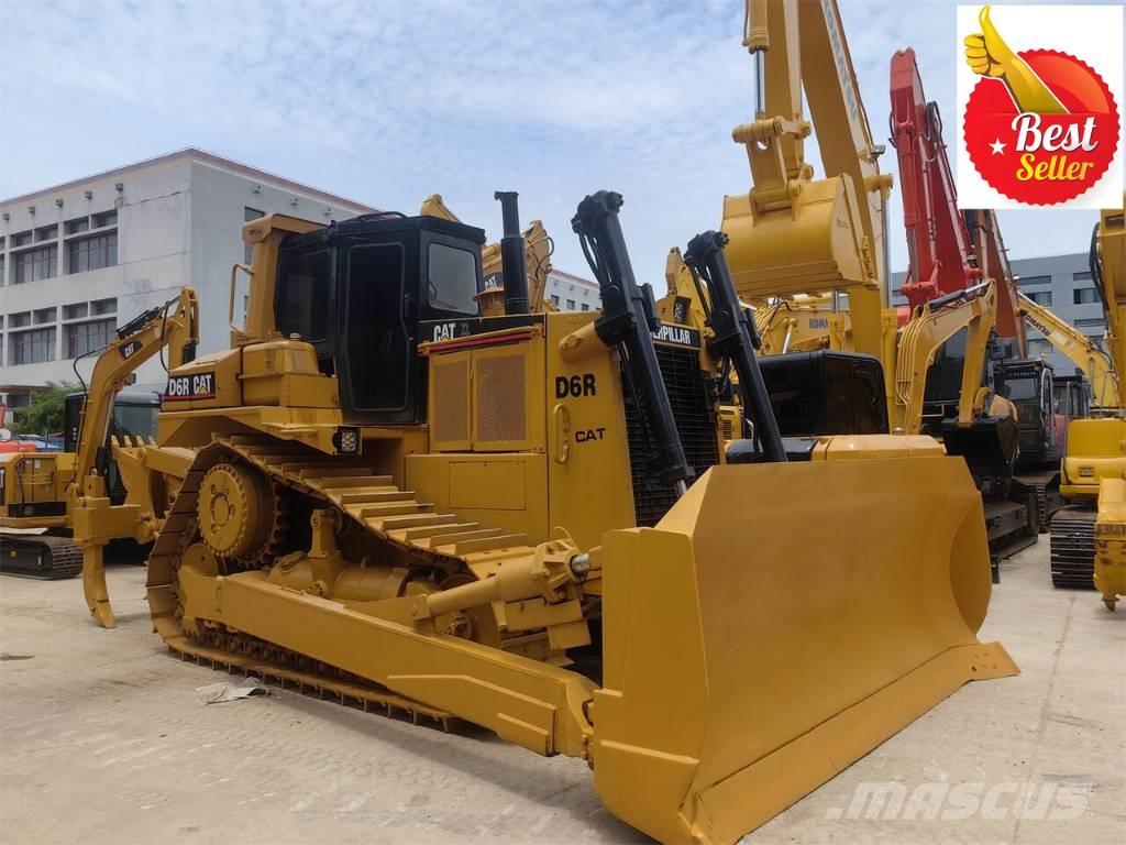 CAT D 6 R بلدوزرات مجنزرة