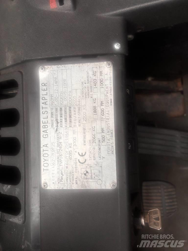 Toyota 62-7 FDF 25 شاحنات الديزل