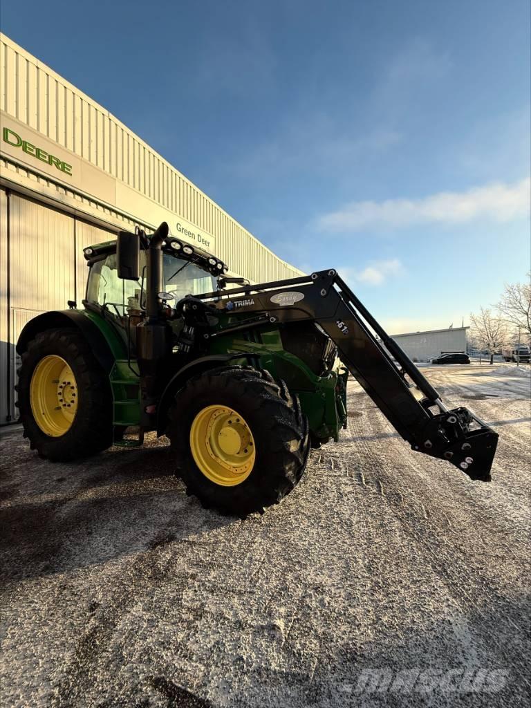 John Deere 6215R AP الجرارات