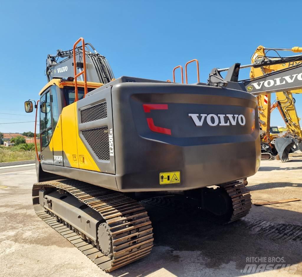 Volvo EC 250 ELN حفارات زحافة