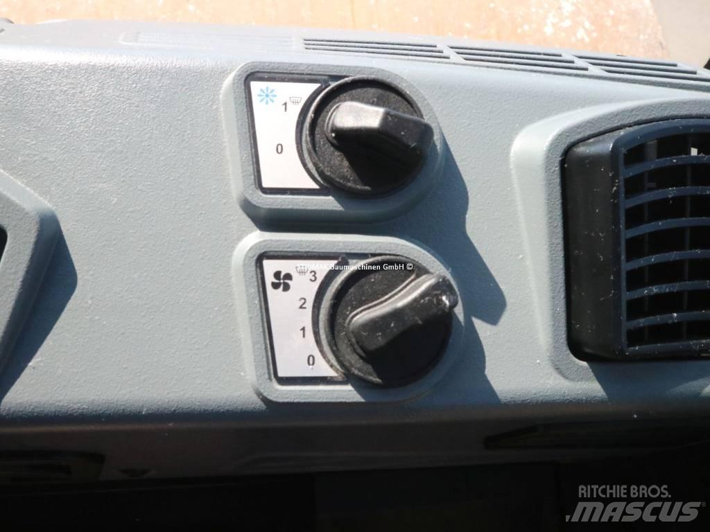 Bomag BW 211 D-50 مداحل أحادية الأسطوانة