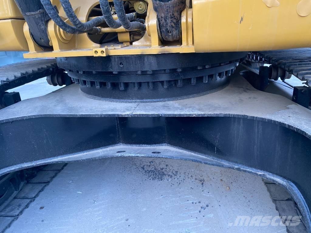 CAT 336 D حفارات زحافة