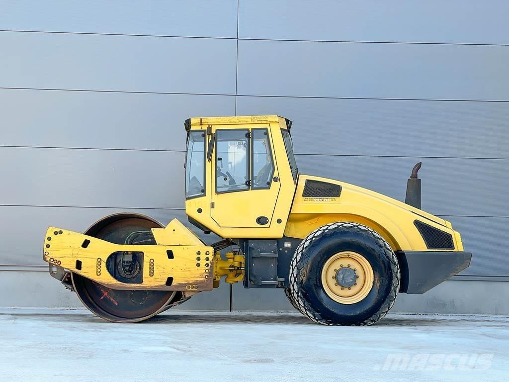 Bomag BW 213 DH-4 مداحل أحادية الأسطوانة