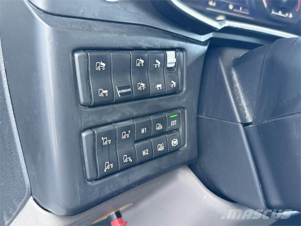 Scania R650 8x4 شاحنات بمقصورة وهيكل