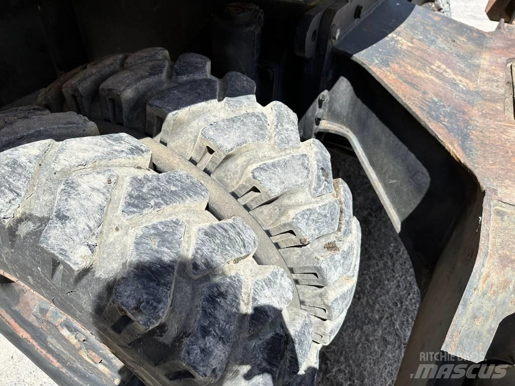 Komatsu PW130 ES-6K حفارات بعجل