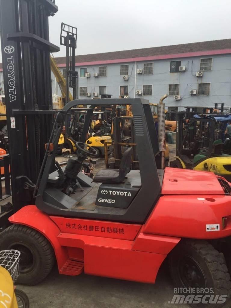 Toyota 8 Ton شاحنات الديزل