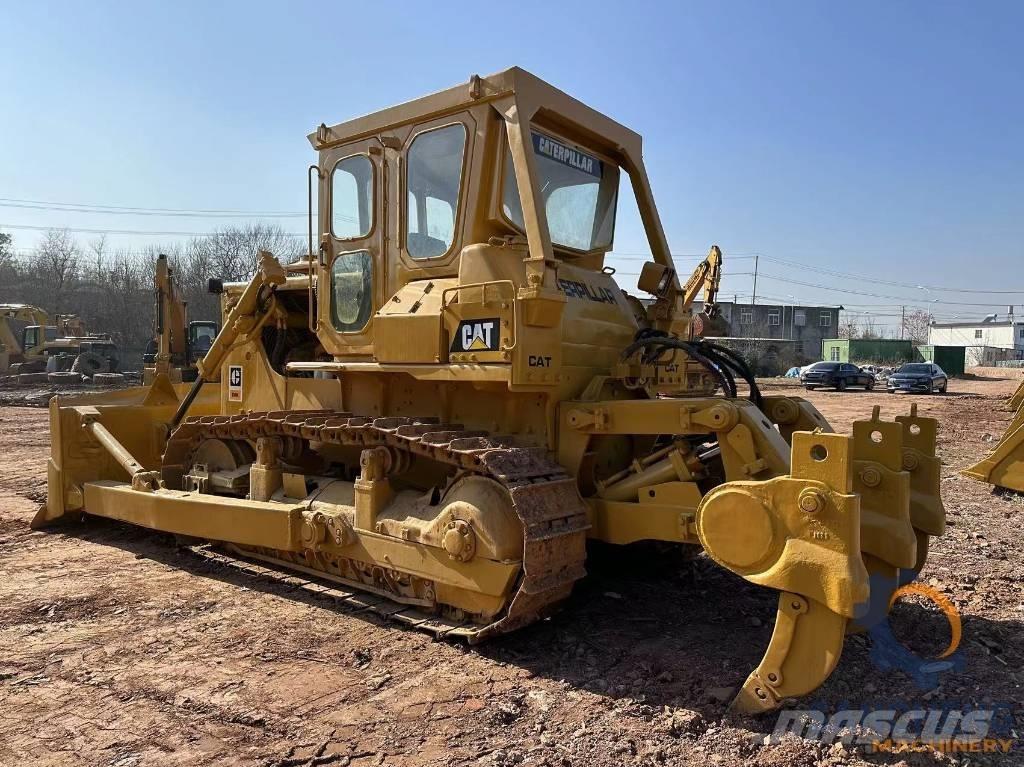 CAT D 8 K بلدوزرات مجنزرة
