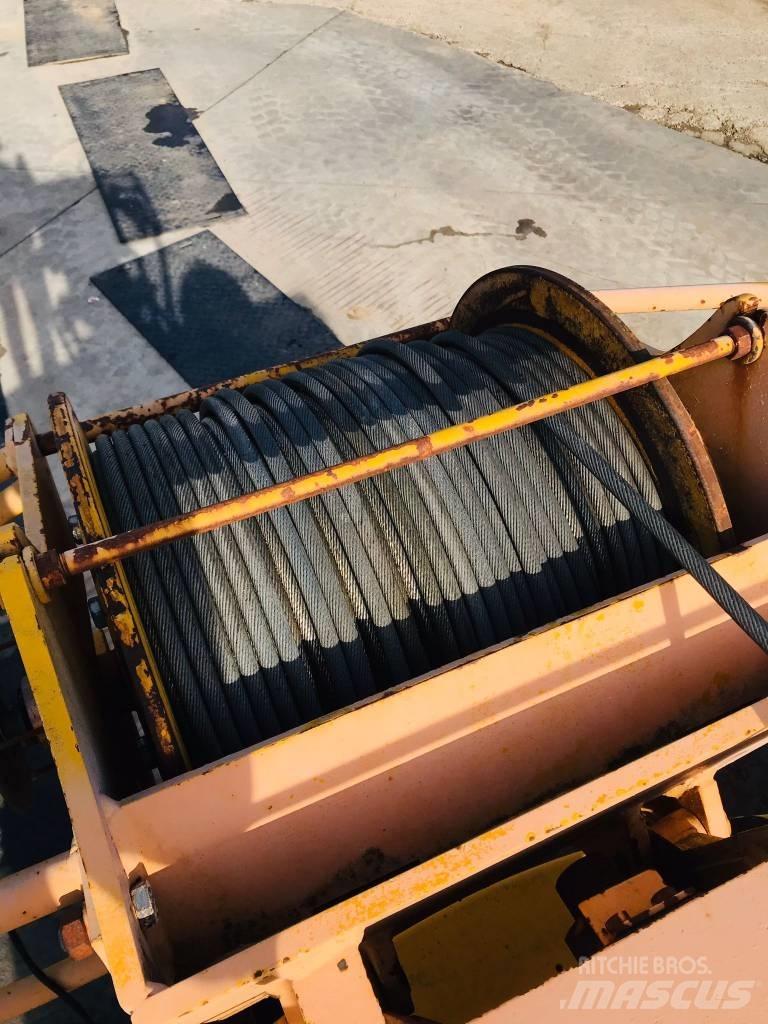 Sennebogen S 613 M حفارات بعجل