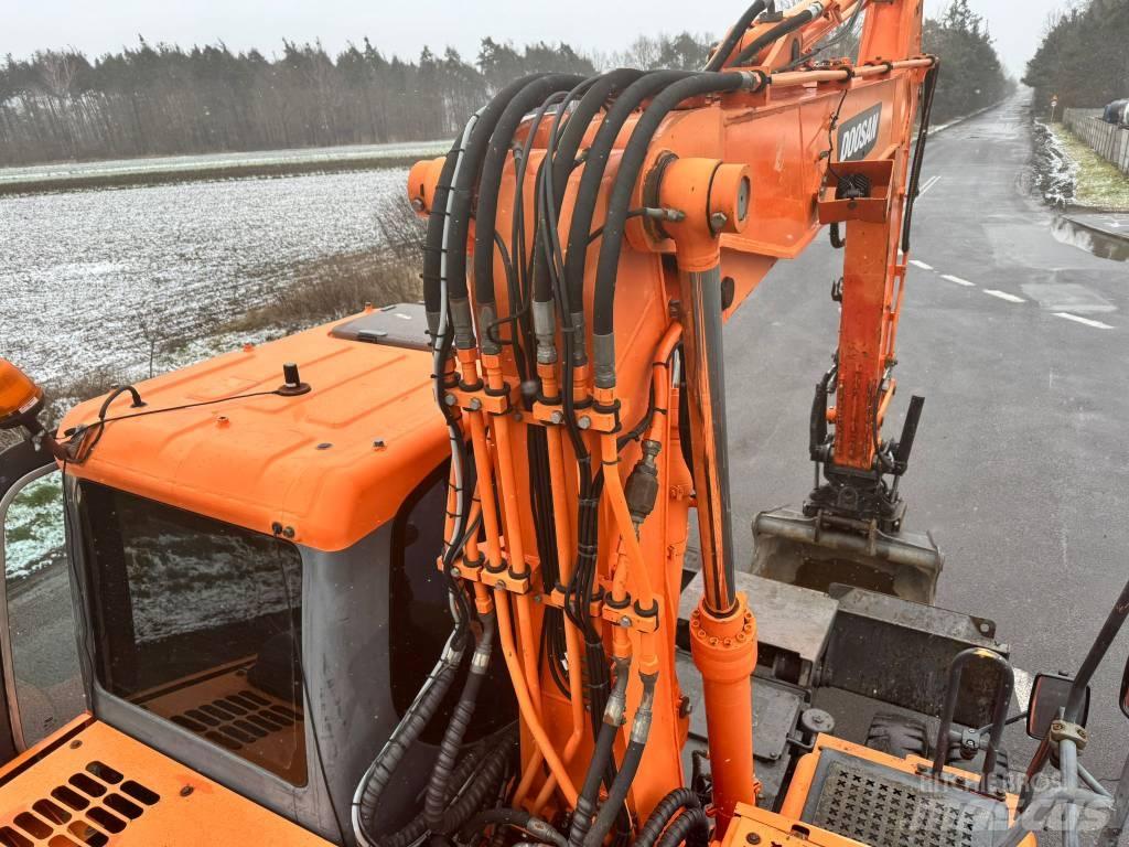 Doosan DX 140 W حفارات بعجل