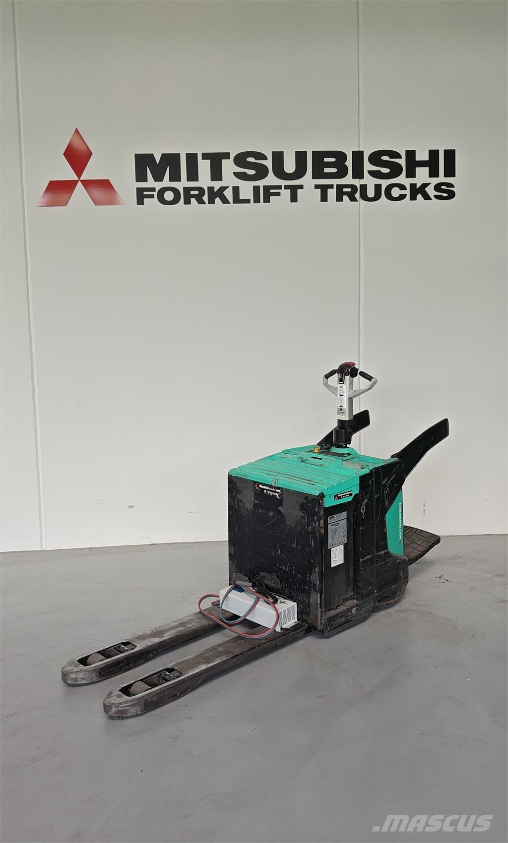 Mitsubishi PBV20N2 شاحنة ذات منصة