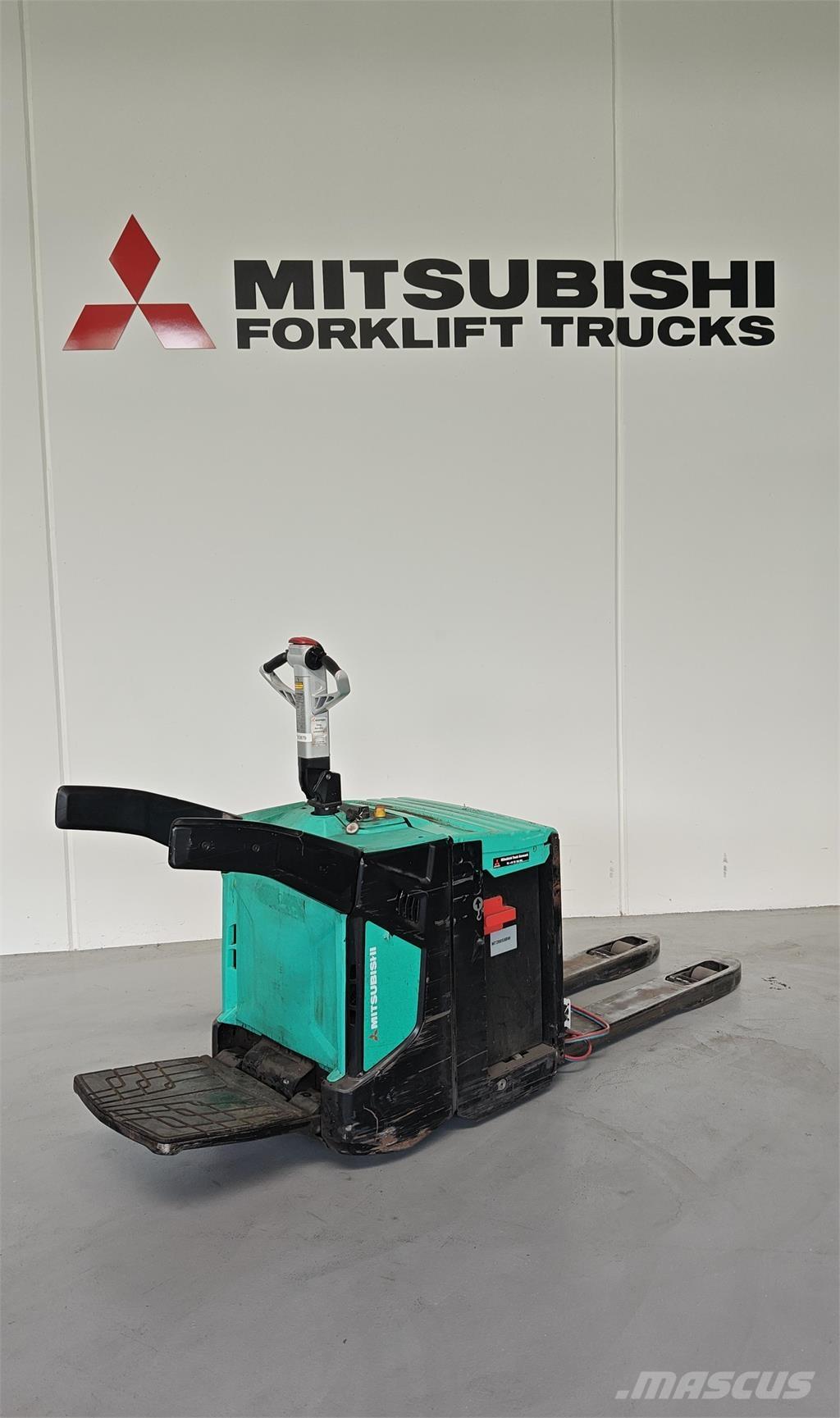 Mitsubishi PBV20N2 شاحنة ذات منصة