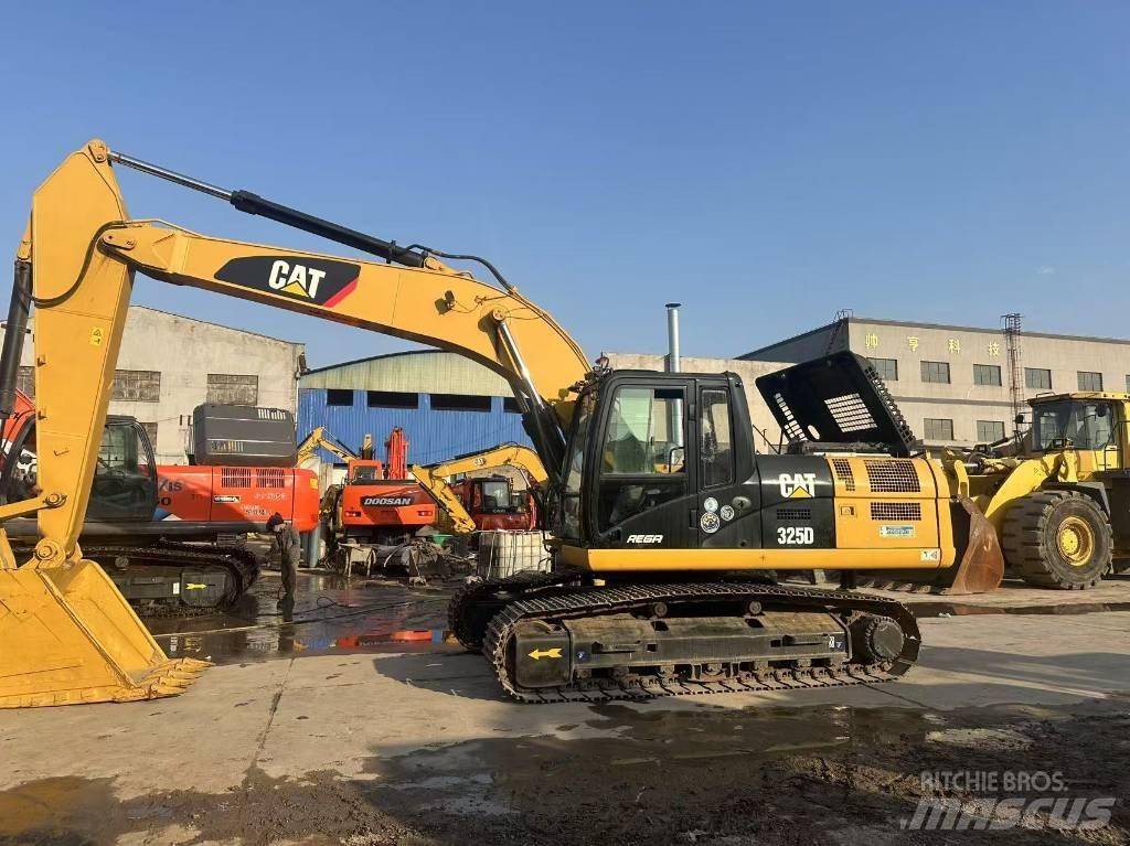 CAT 325 D L حفارات زحافة
