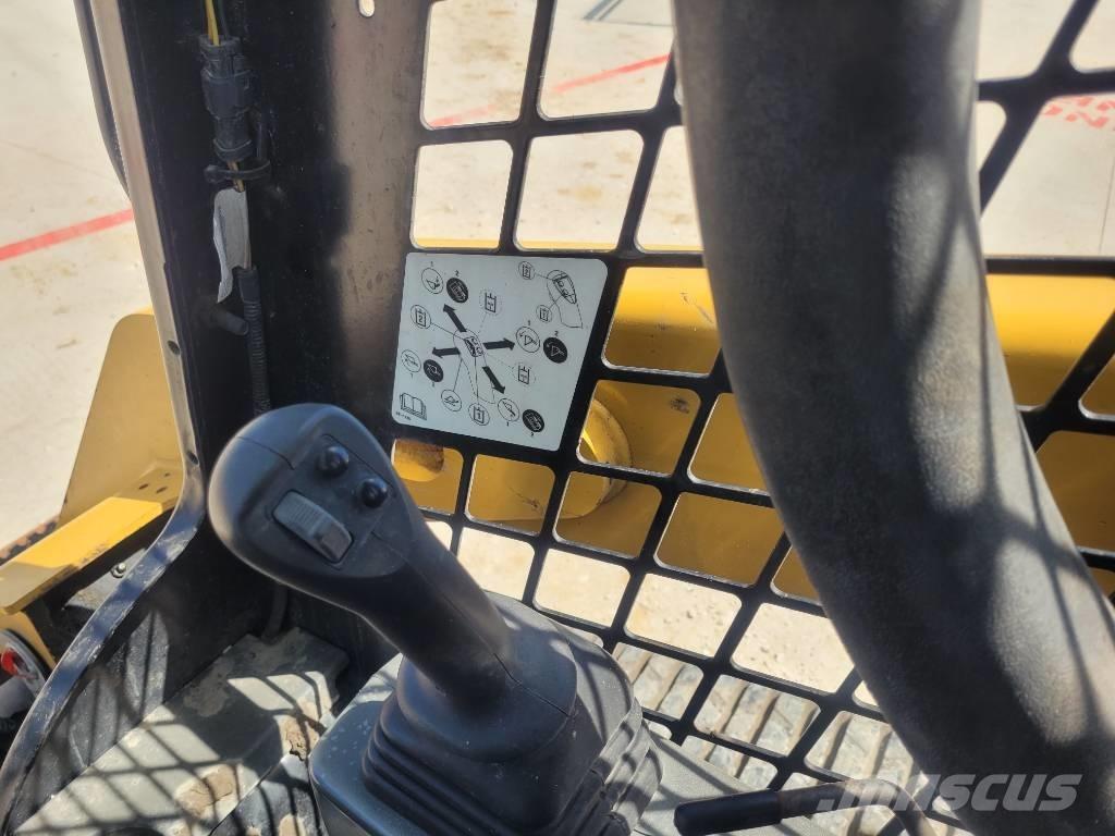 CAT 259 D3 لوادر انزلاقية التوجيه